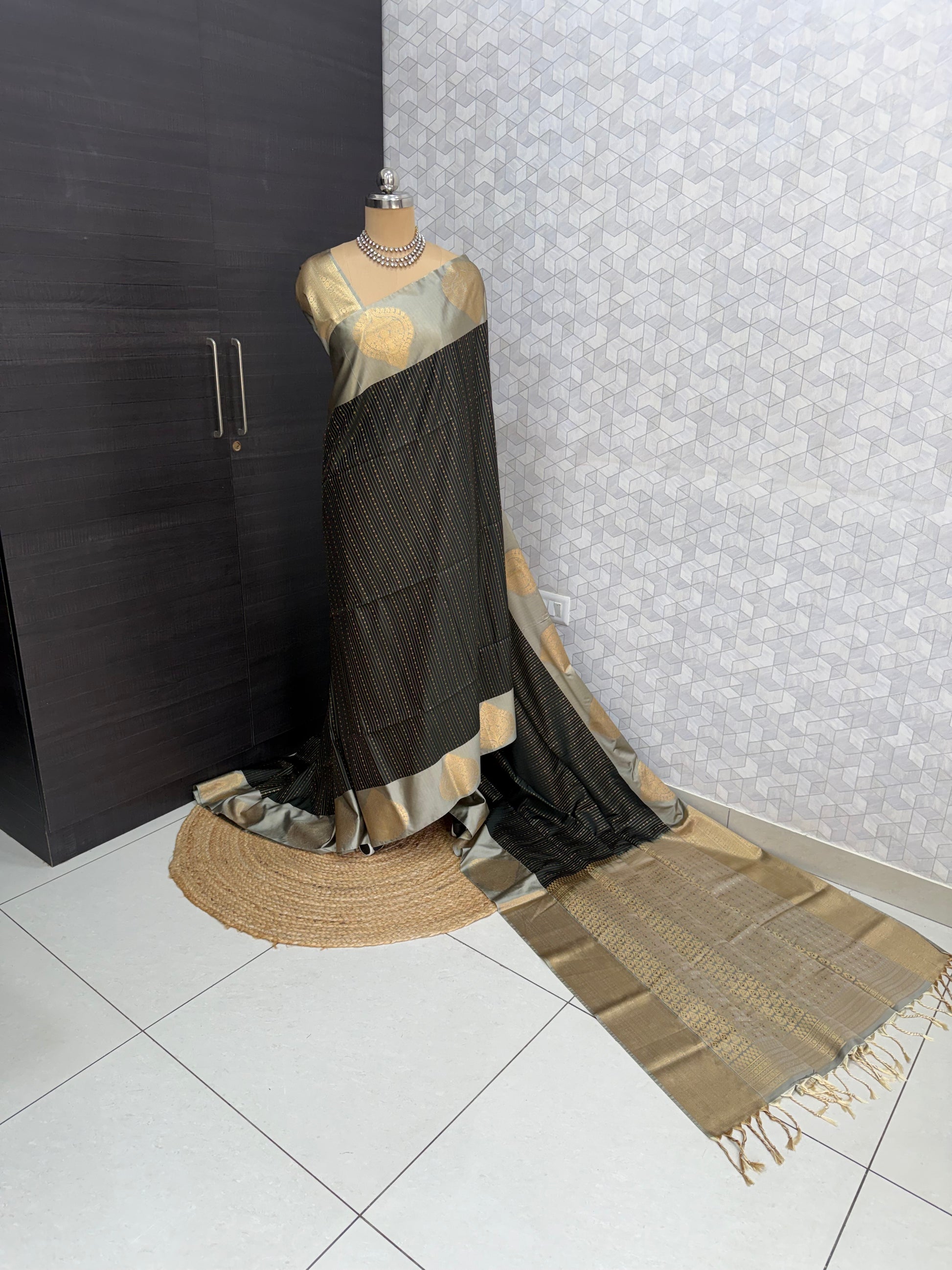 Deep Forest Green Kanchipuram Silk Saree with Antique Gold Zari