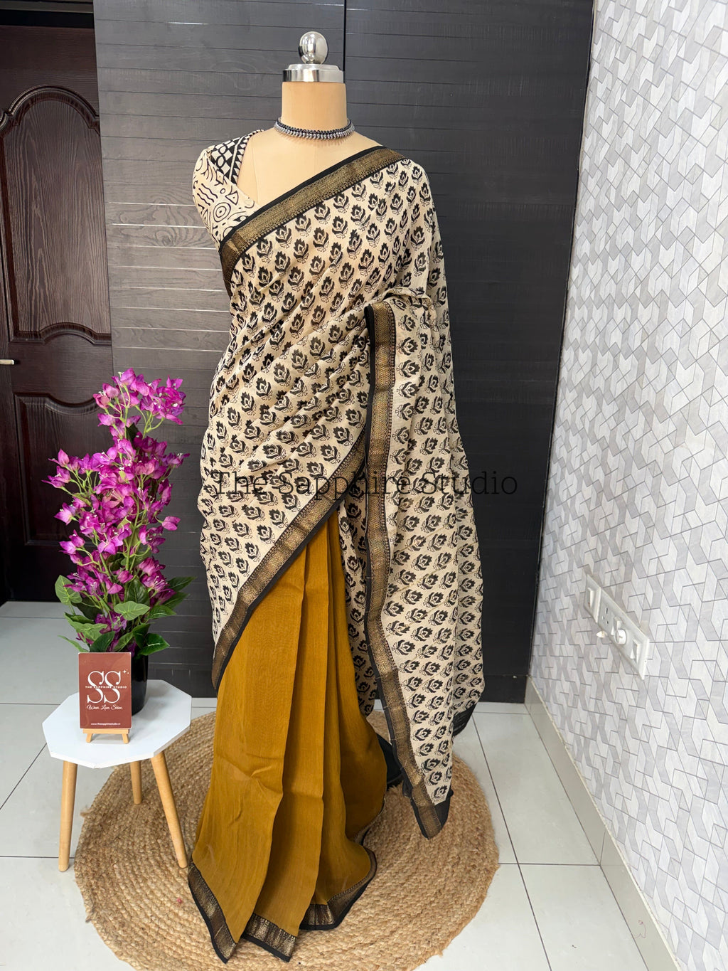 Maheshwari Silk Saree – Mustard Yellow with Black & Ivory Pallu