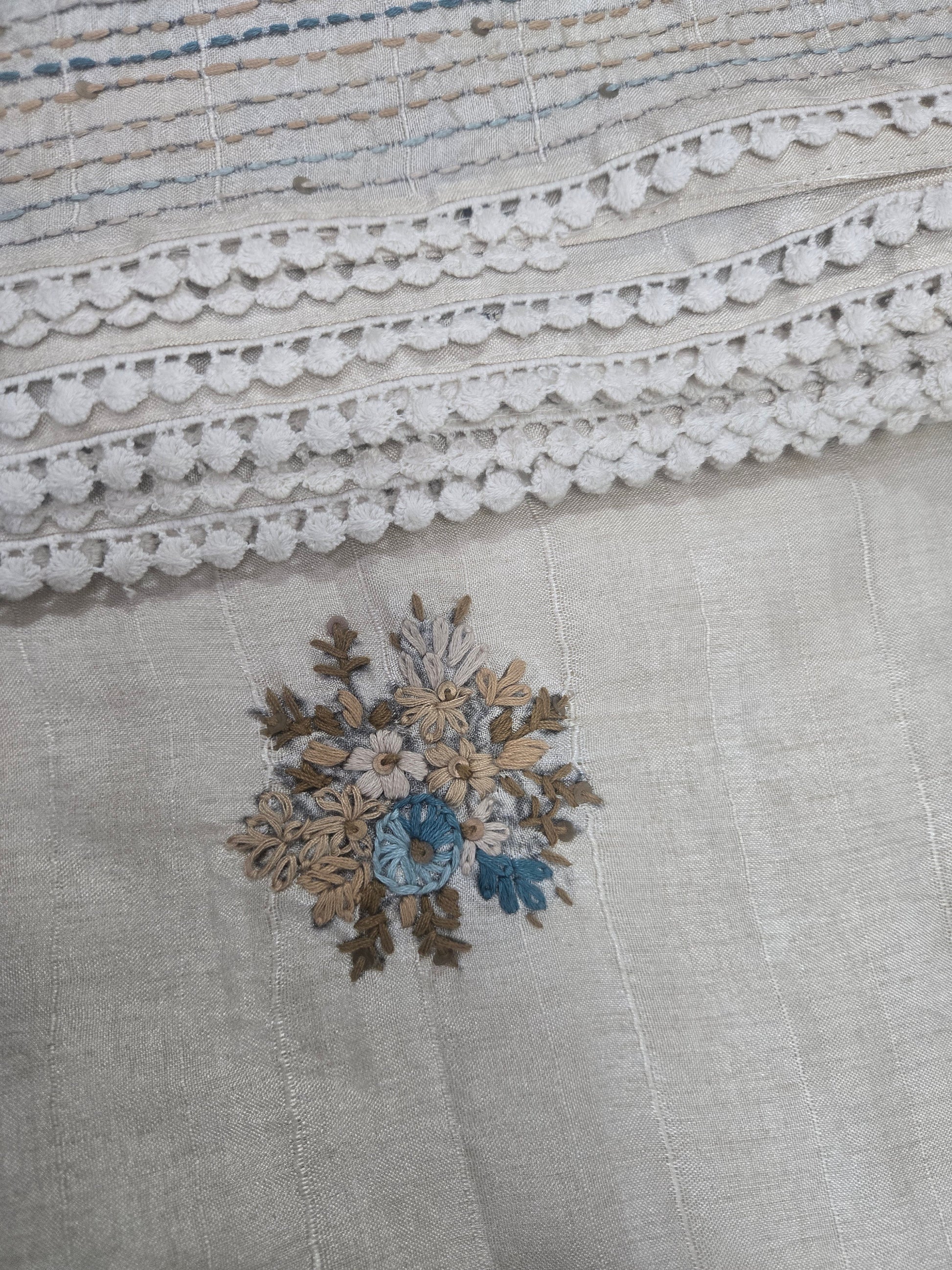 Onam Tussar Saree – Hand Embroidery & Elegant Lace Border (Comes with running blouse)