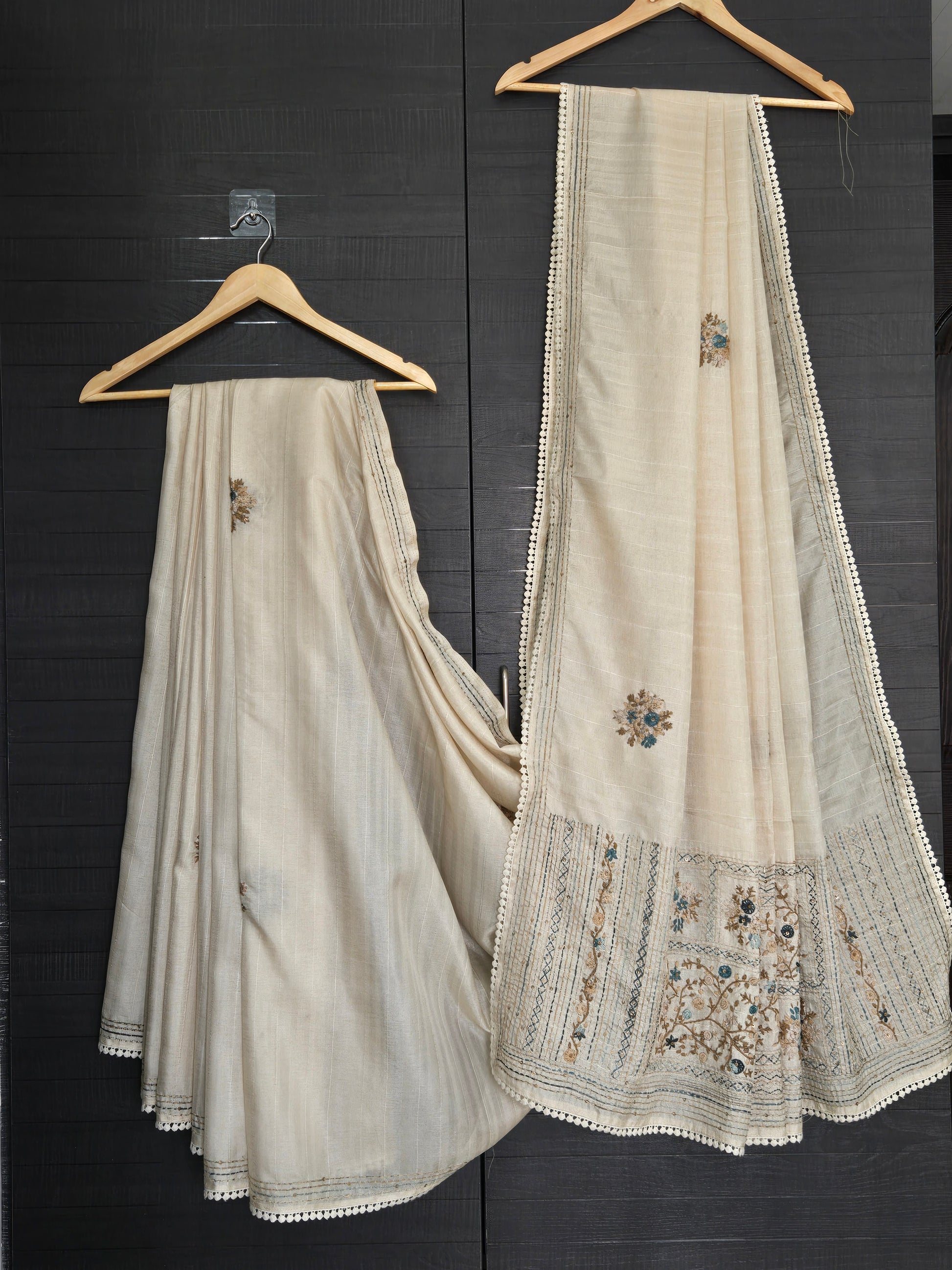 Onam Tussar Saree – Hand Embroidery & Elegant Lace Border (Comes with running blouse)