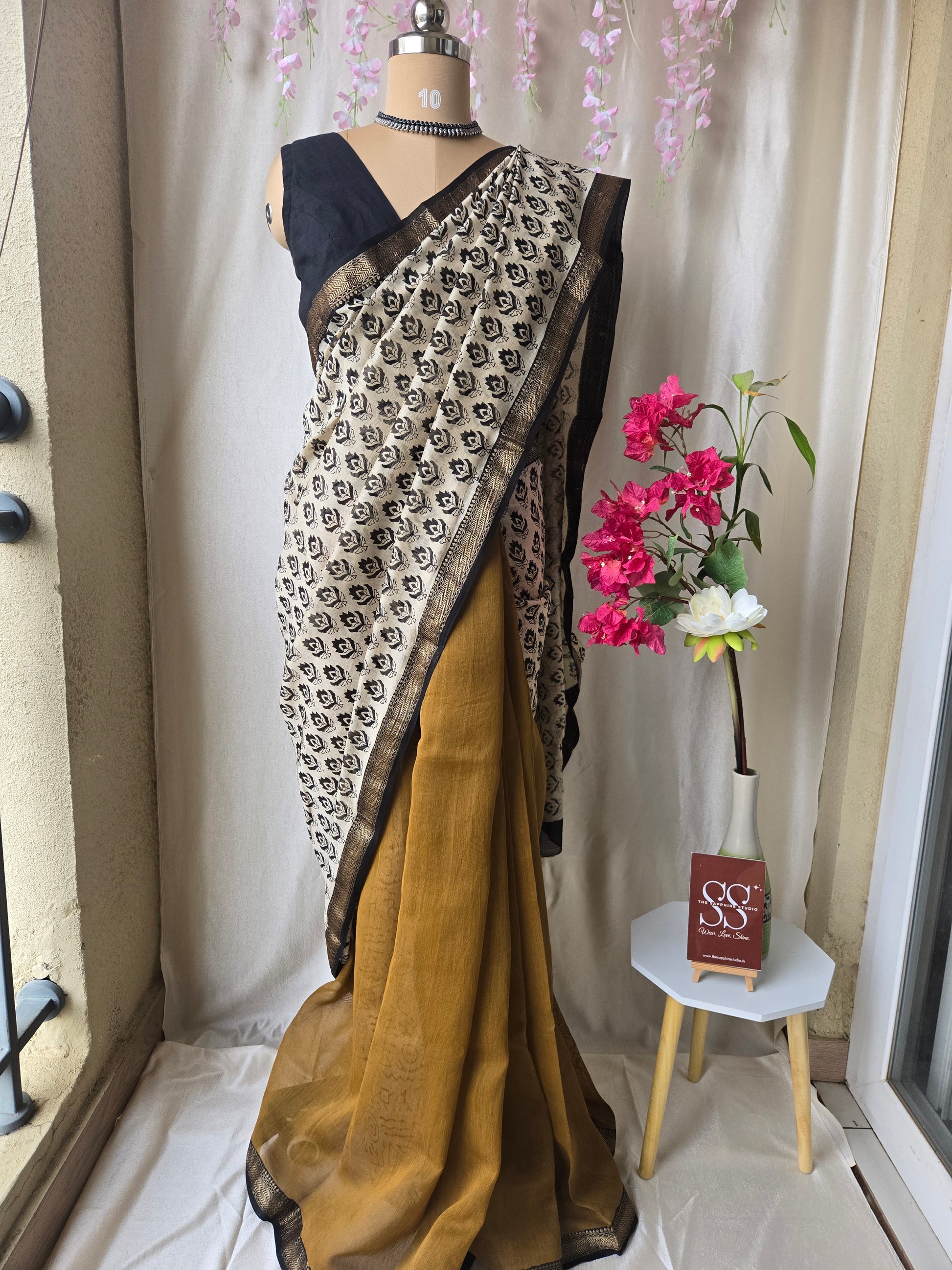 Maheshwari Silk Saree – Mustard Yellow with Black & Ivory Pallu