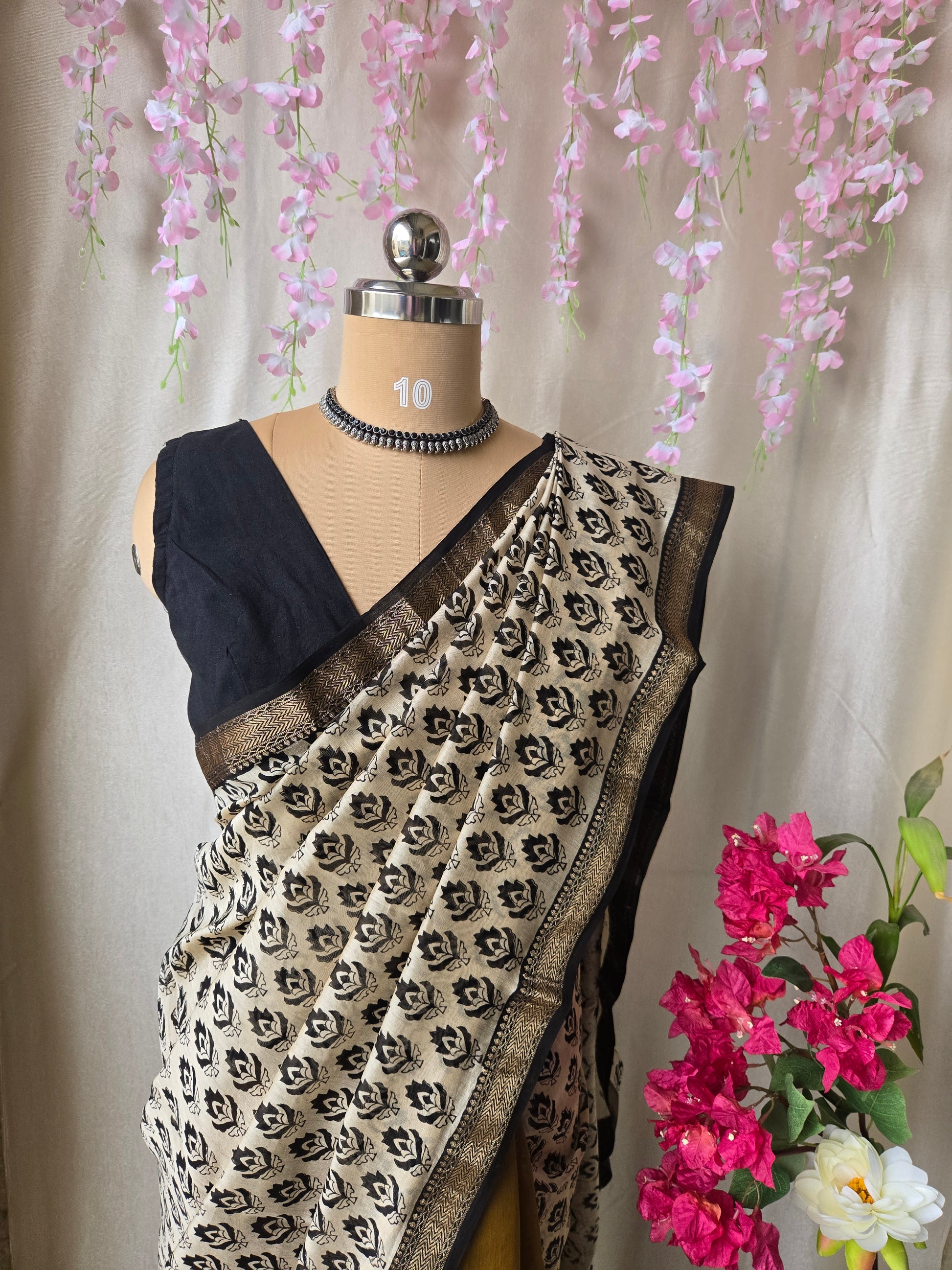 Maheshwari Silk Saree – Mustard Yellow with Black & Ivory Pallu
