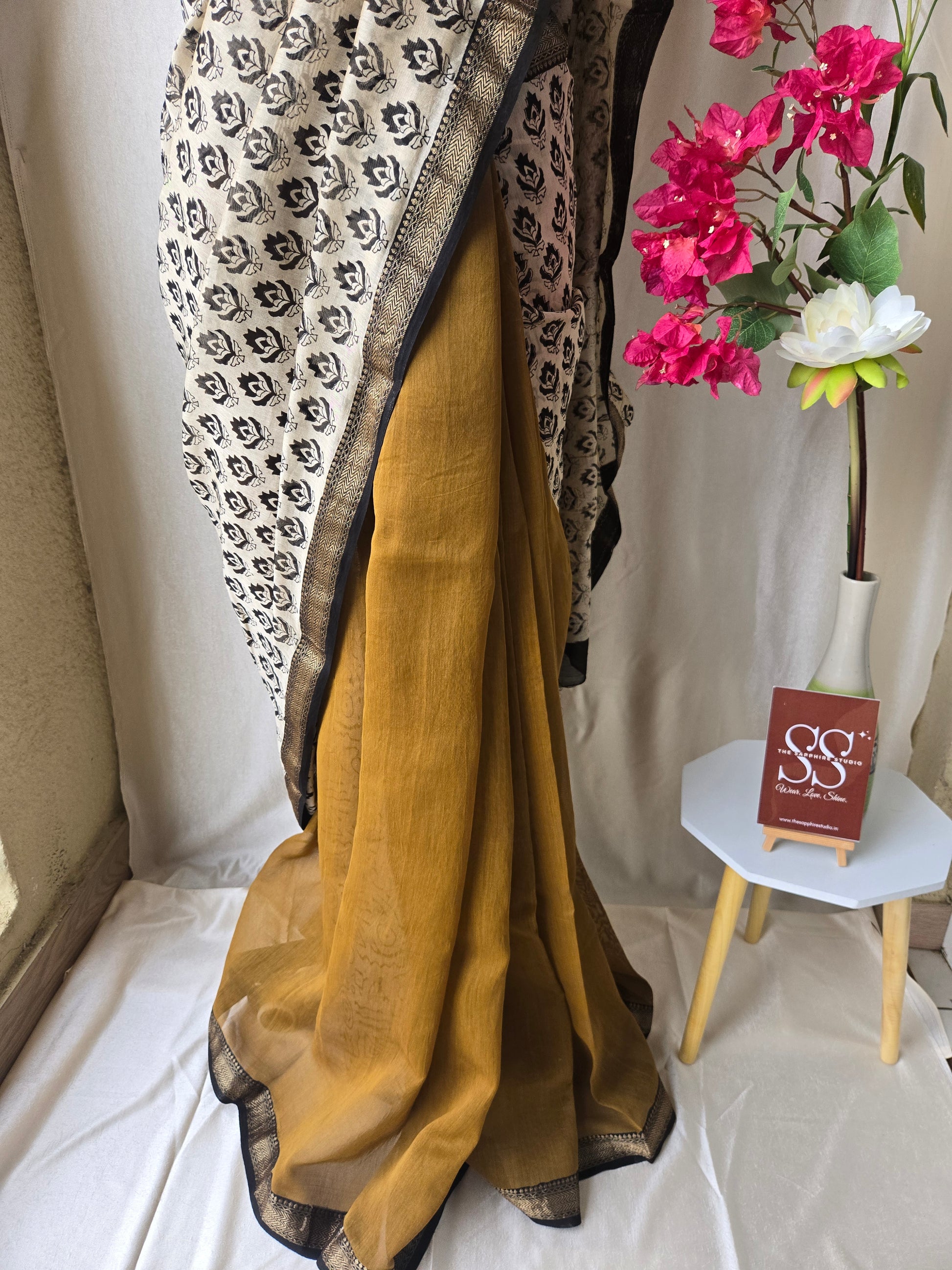 Maheshwari Silk Saree – Mustard Yellow with Black & Ivory Pallu