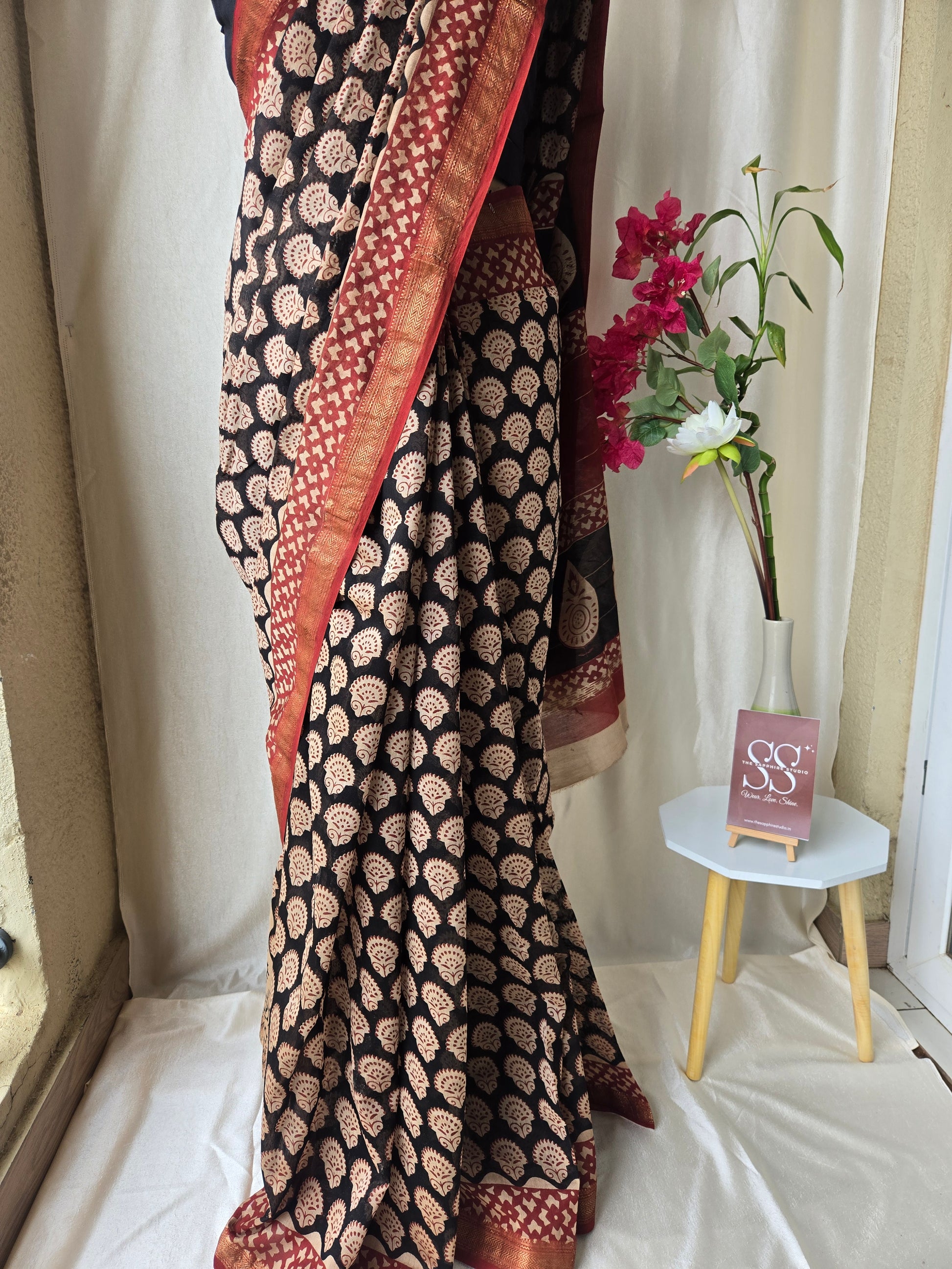 Maheshwari Silk Saree – Black with Beige Motifs & Red Zari Border