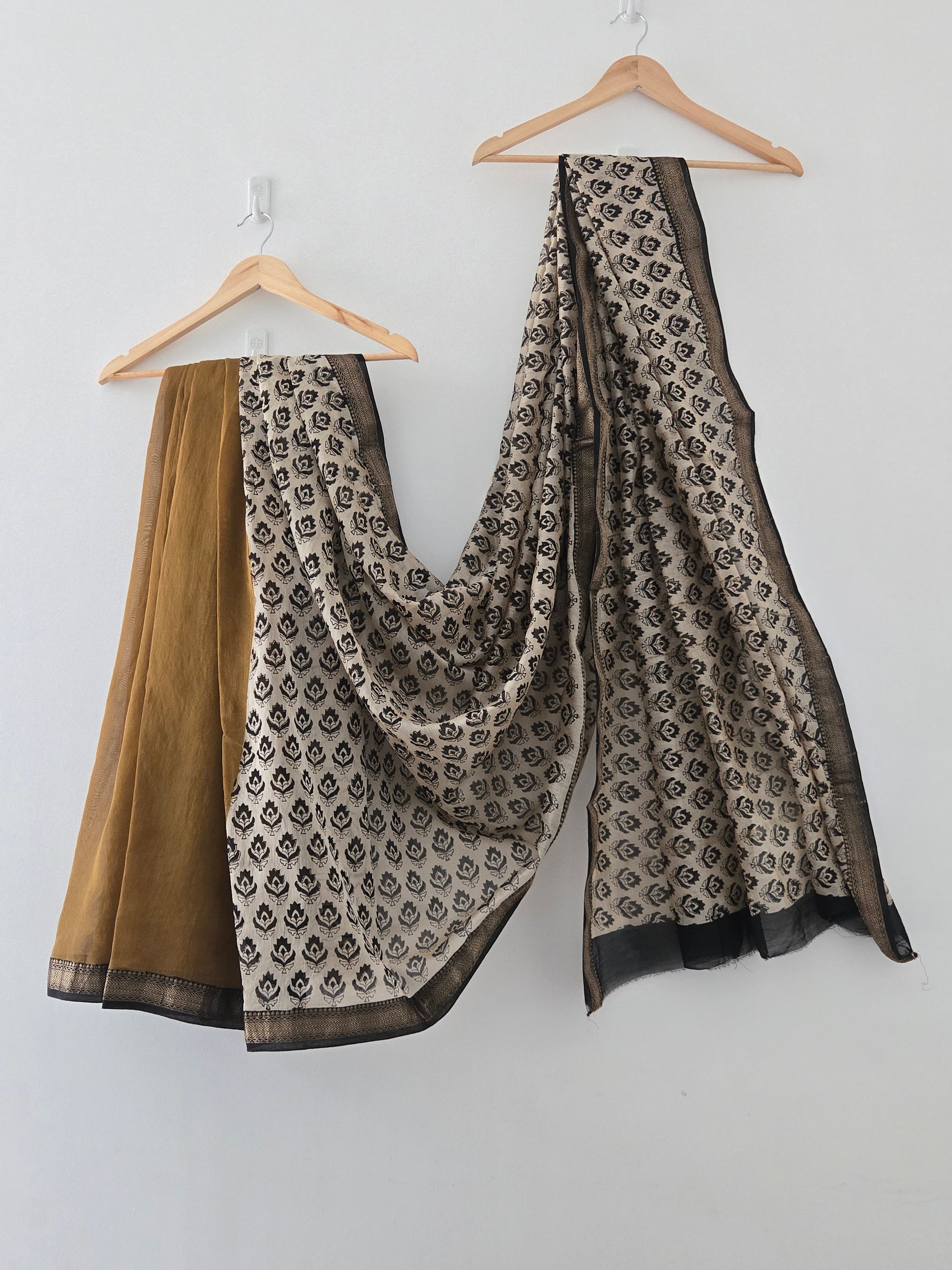 Maheshwari Silk Saree – Mustard Yellow with Black & Ivory Pallu