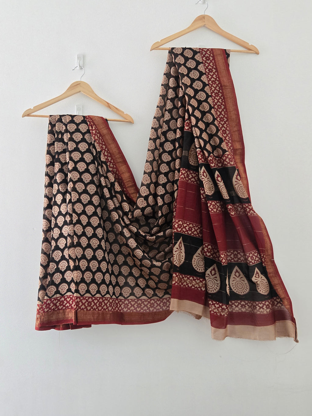 Maheshwari Silk Saree – Black with Beige Motifs & Red Zari Border
