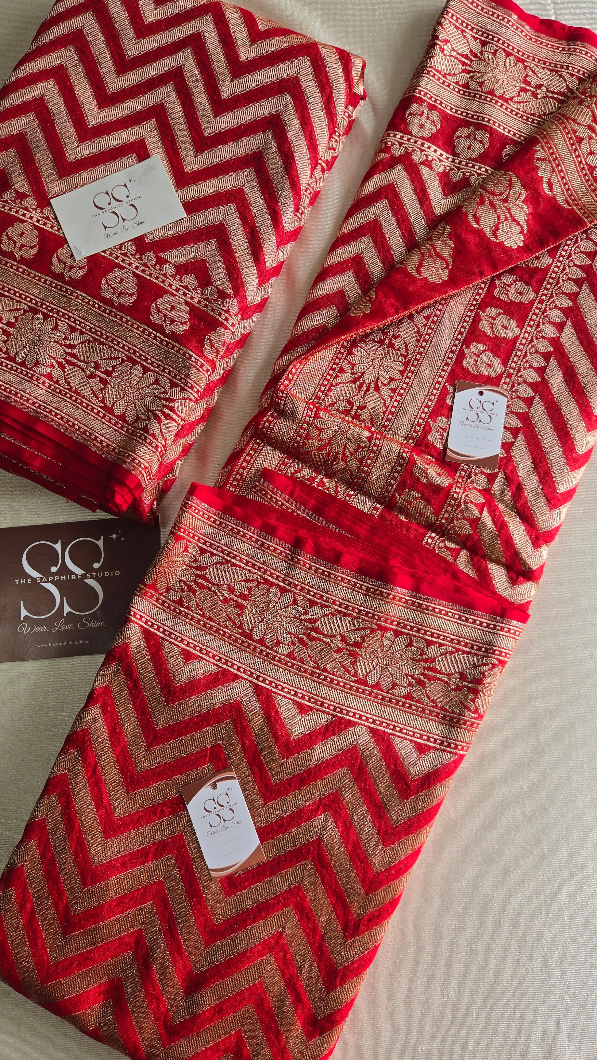 Red Banarasi Georgette Saree with Zig-Zag Weave & Zari Pallu ✨
