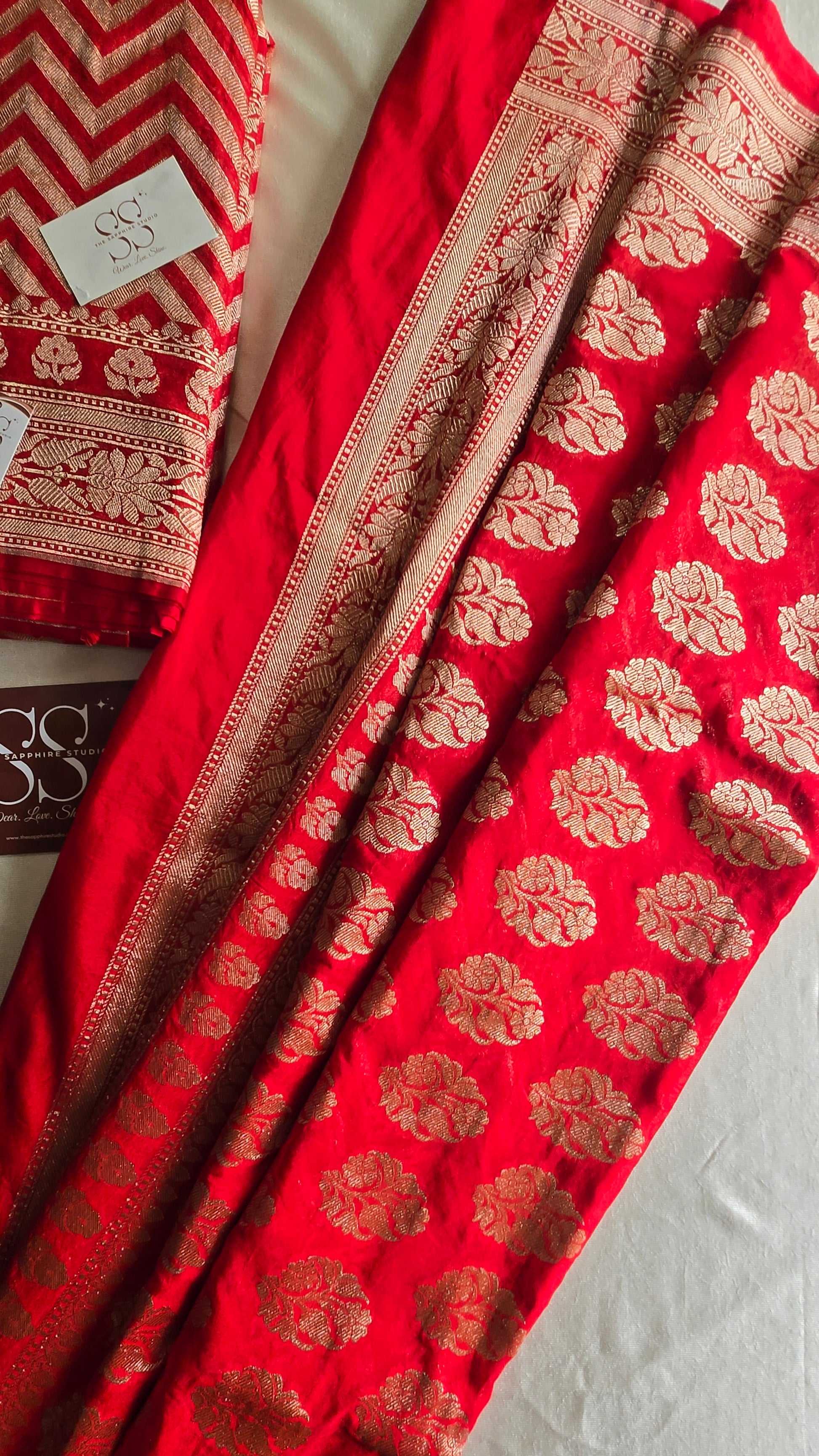 Red Banarasi Georgette Saree with Zig-Zag Weave & Zari Pallu ✨