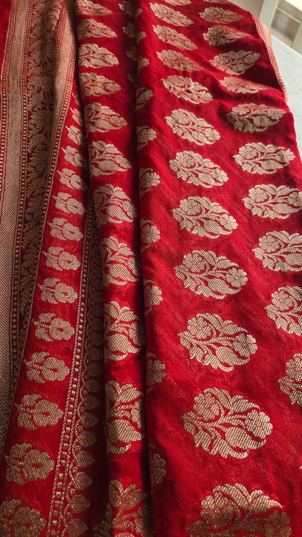 Red Banarasi Georgette Saree with Zig-Zag Weave & Zari Pallu ✨