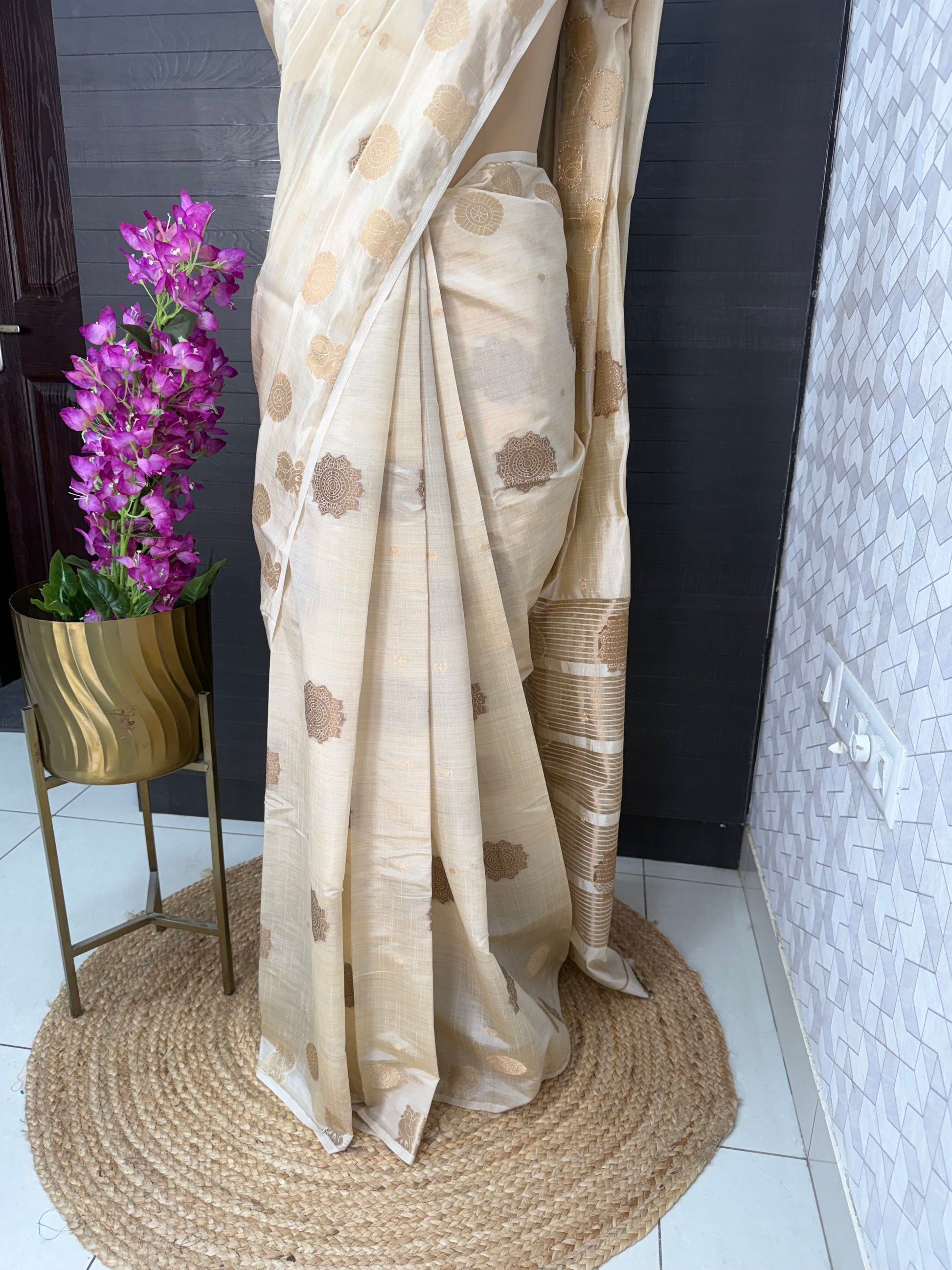 Ivory Borderless Tussar Saree