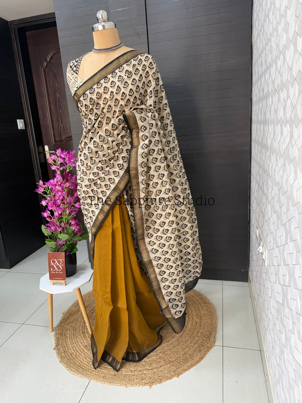 Maheshwari Silk Saree – Mustard Yellow with Black & Ivory Pallu