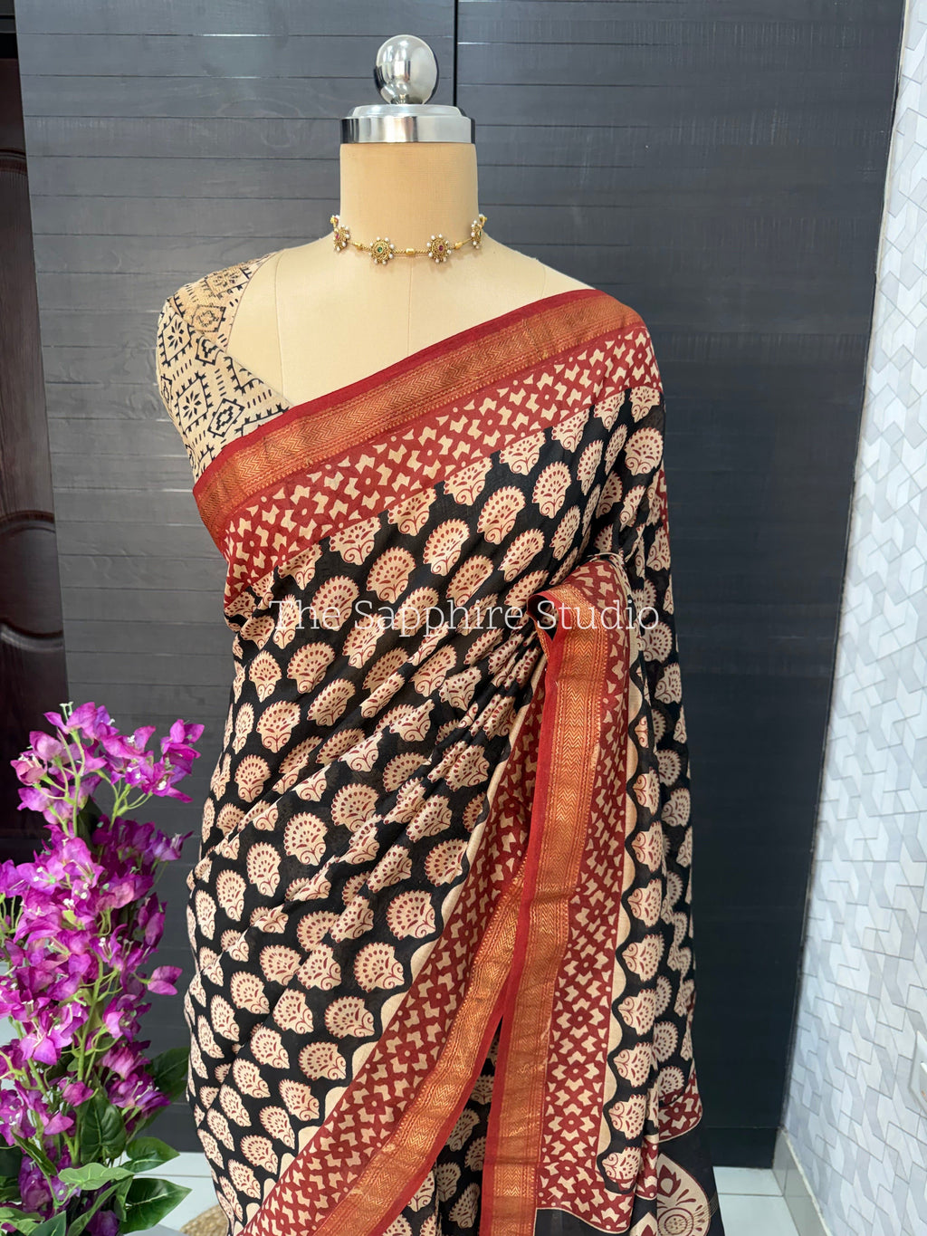 Maheshwari Silk Saree – Black with Beige Motifs & Red Zari Border