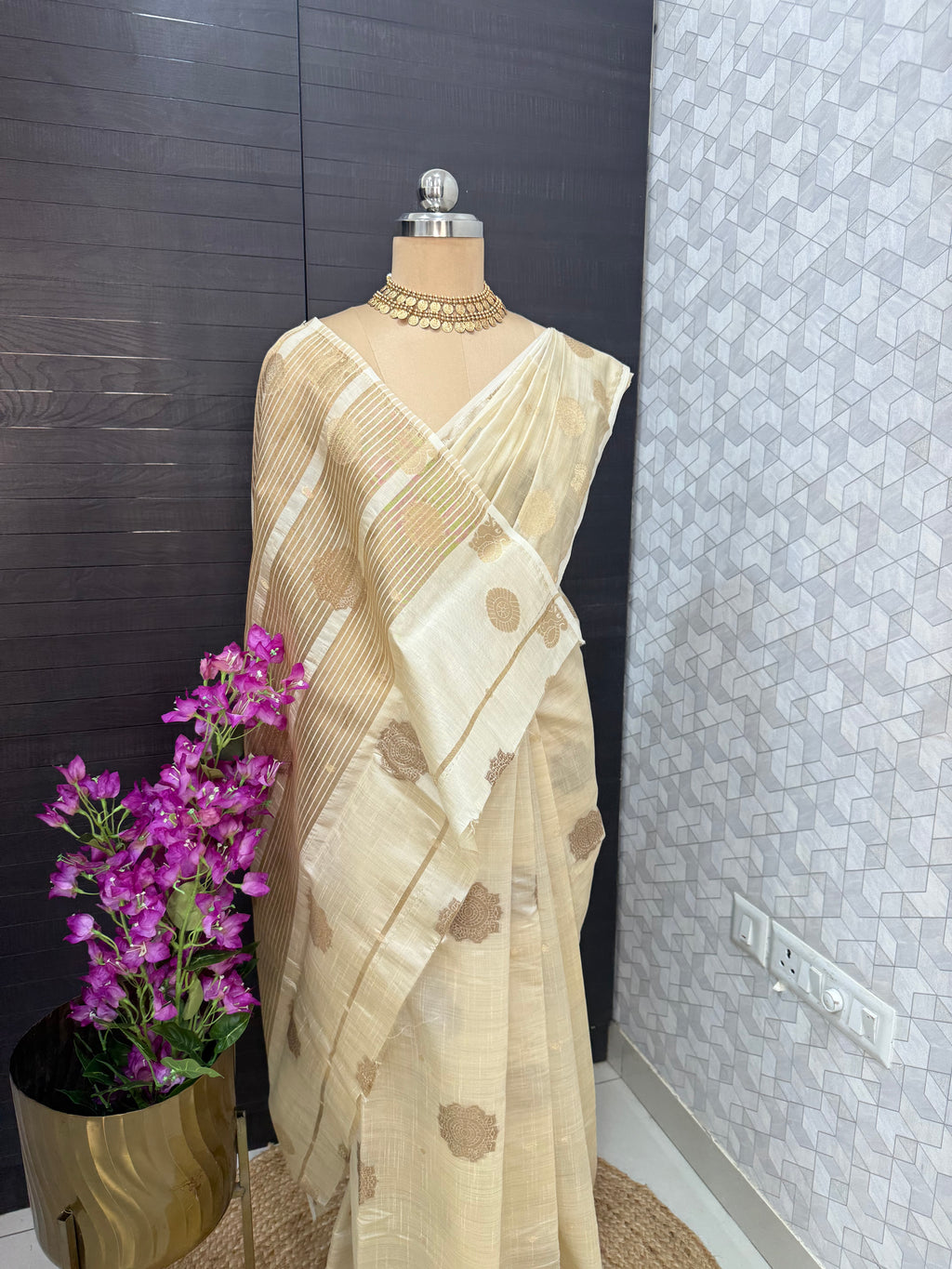 Ivory Borderless Tussar Saree