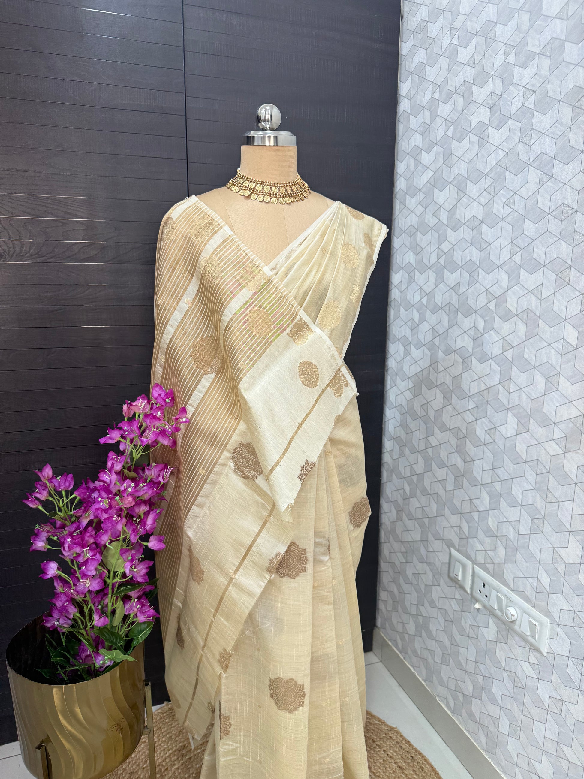 Ivory Borderless Tussar Saree