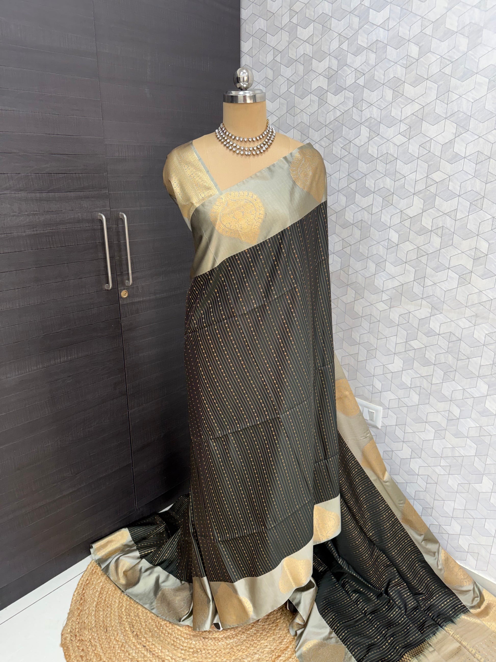 Deep Forest Green Kanchipuram Silk Saree with Antique Gold Zari