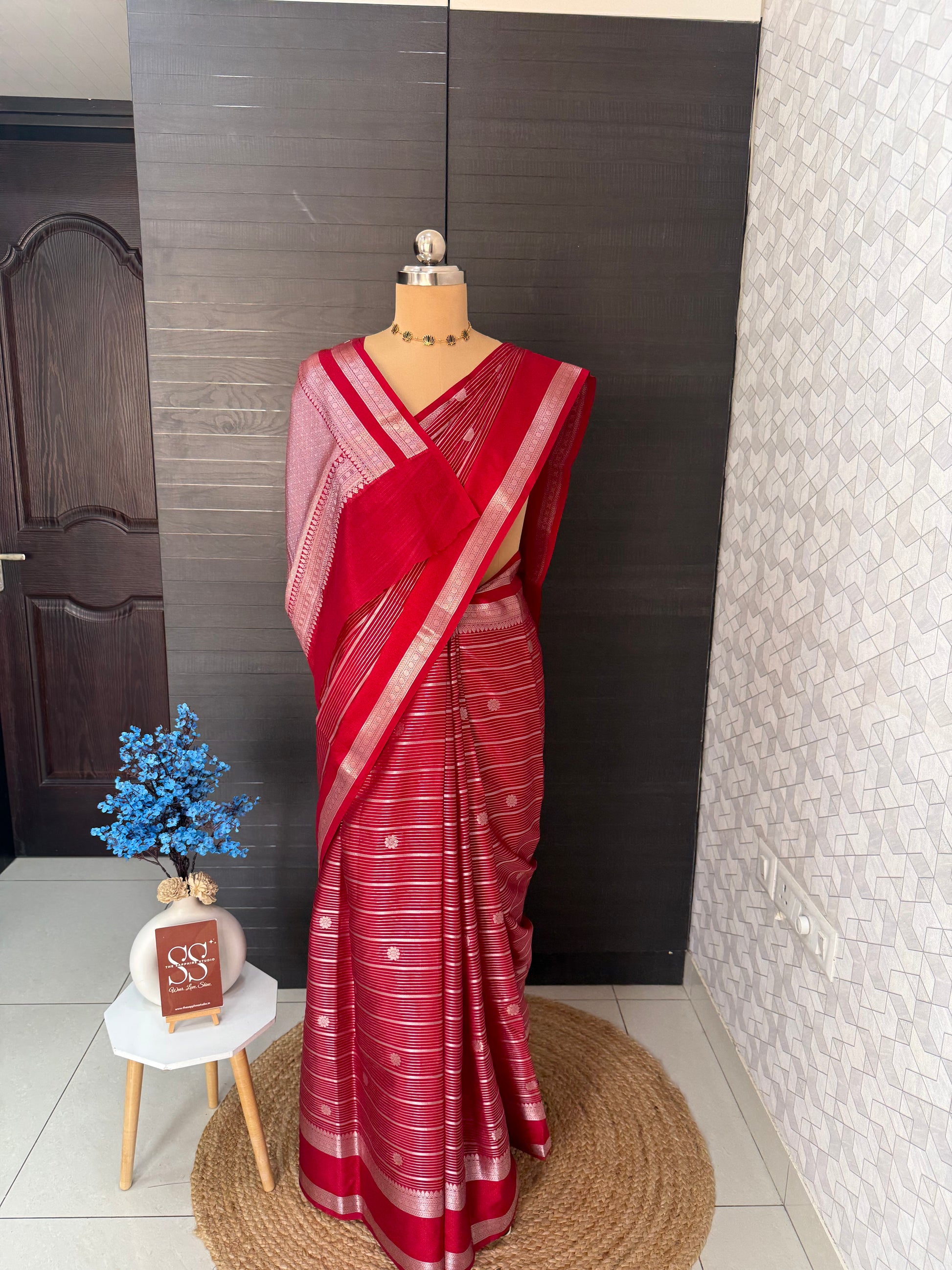 Red Banarasi Chiniya Silk Saree with Zari Buti Weaving ✨