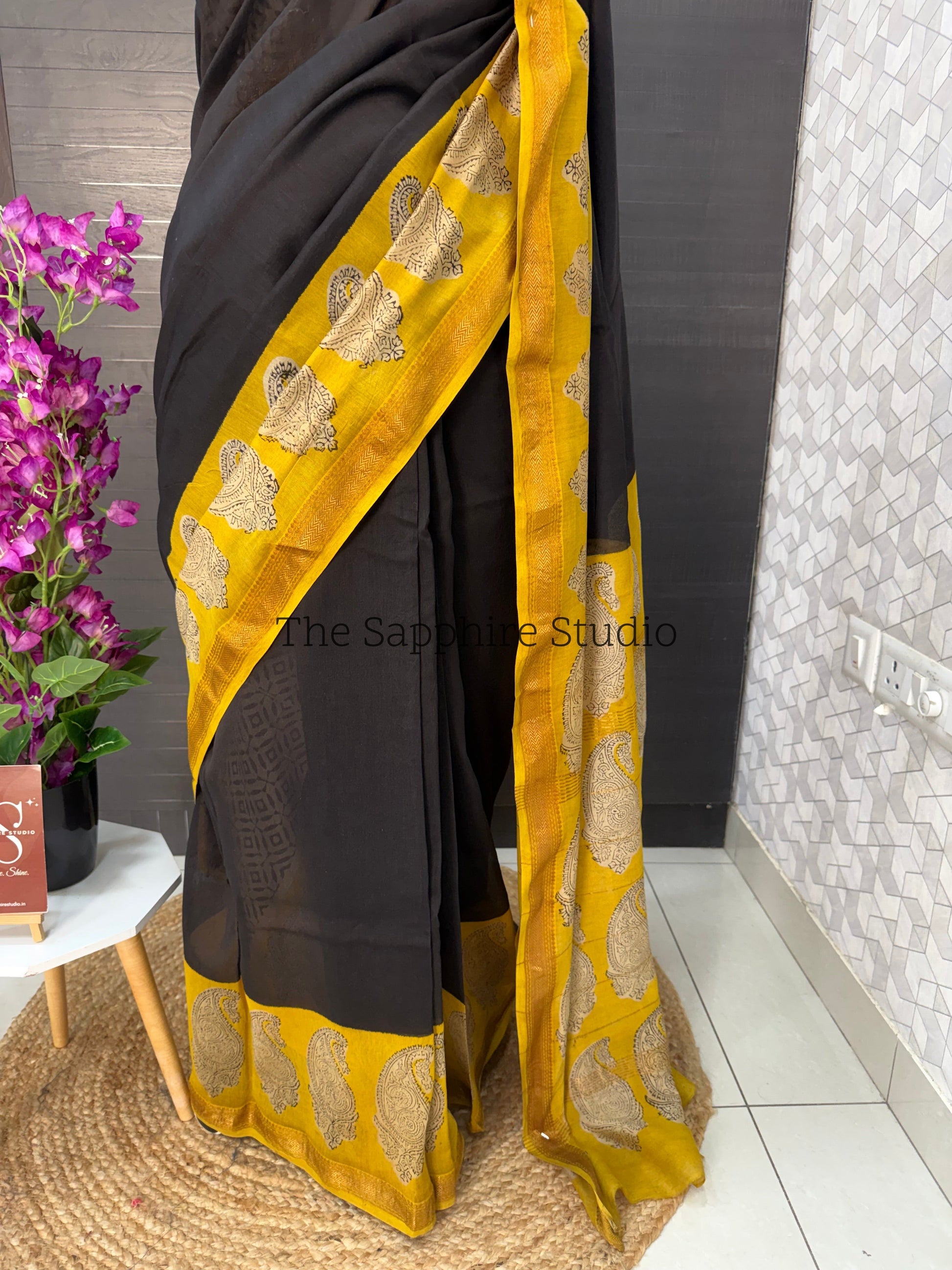 Maheshwari Silk Saree – Black with Yellow Border & Silver Motifs
