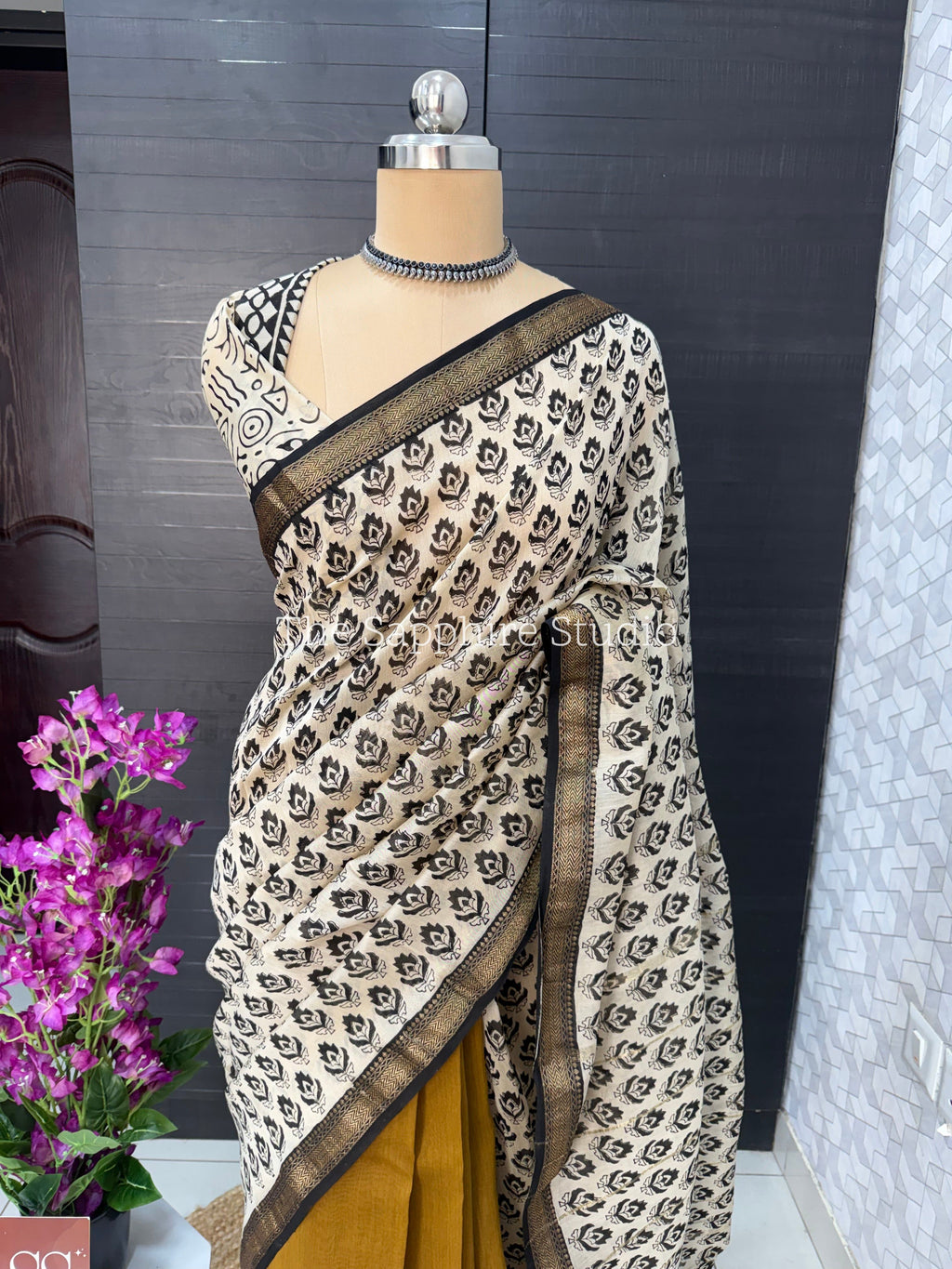 Maheshwari Silk Saree – Mustard Yellow with Black & Ivory Pallu