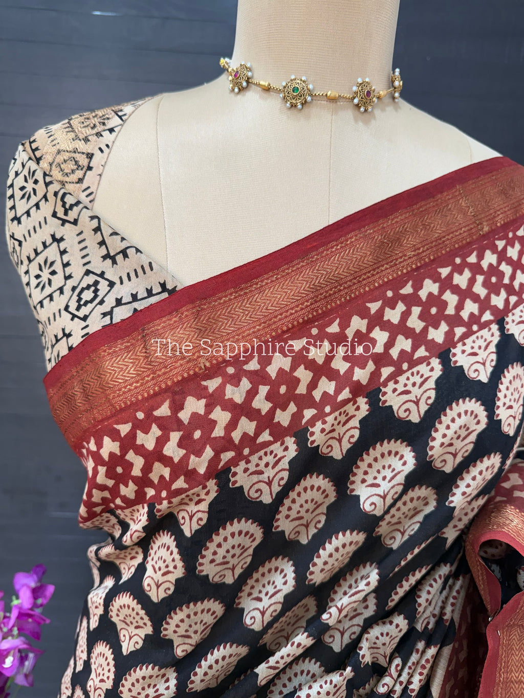 Maheshwari Silk Saree – Black with Beige Motifs & Red Zari Border