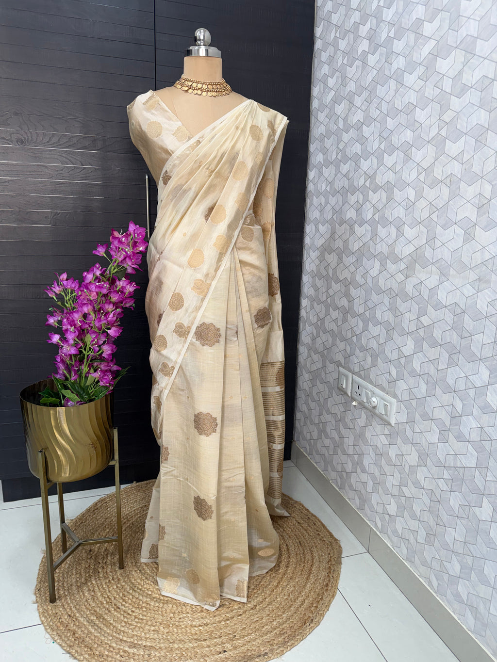 Ivory Borderless Tussar Saree