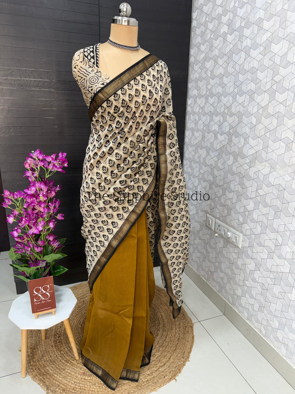 Maheshwari Silk Saree – Mustard Yellow with Black & Ivory Pallu