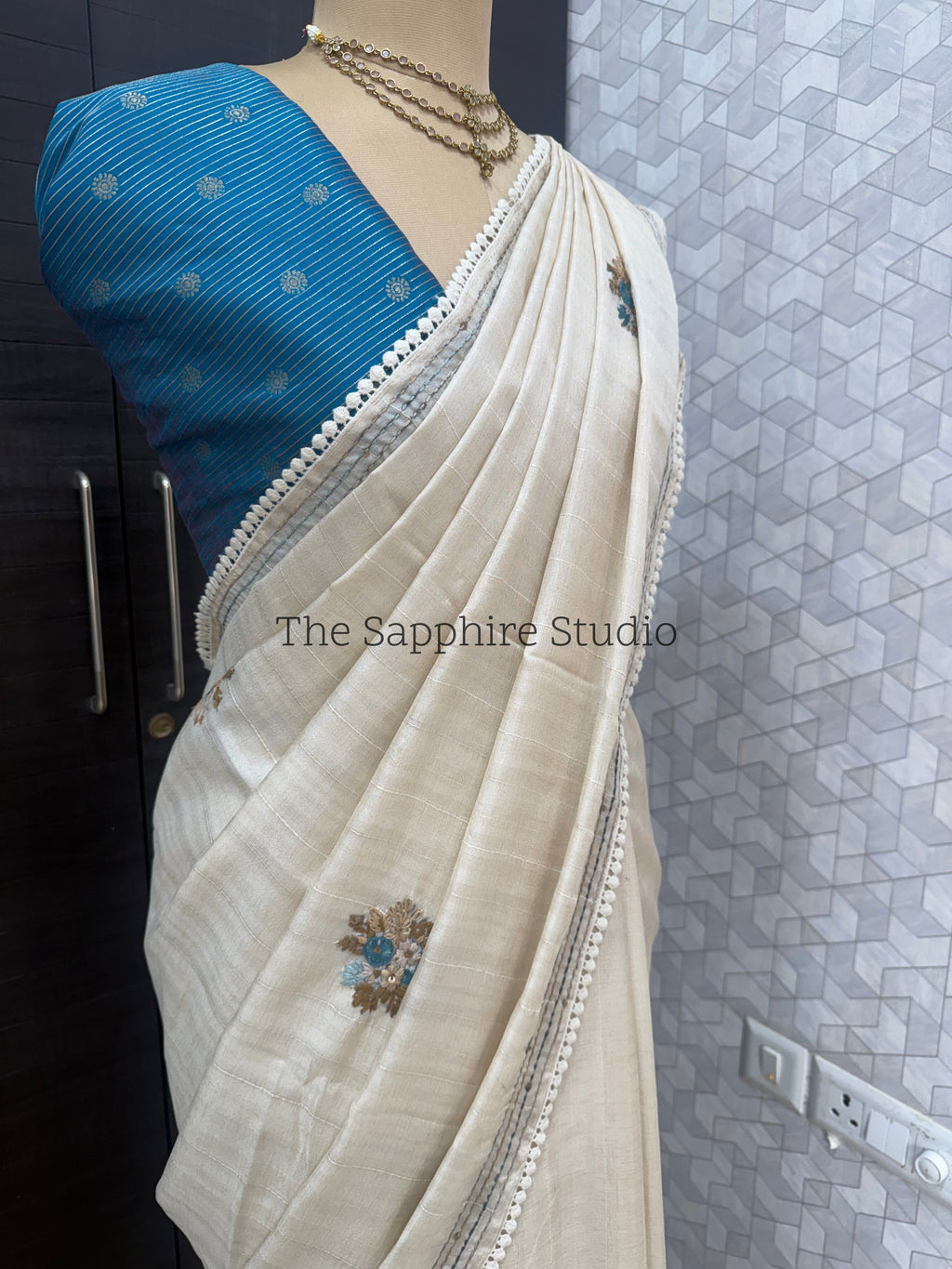 Onam/Vishu Tussar Saree – Hand Embroidery & Elegant Lace Border With Contrast blouse piece