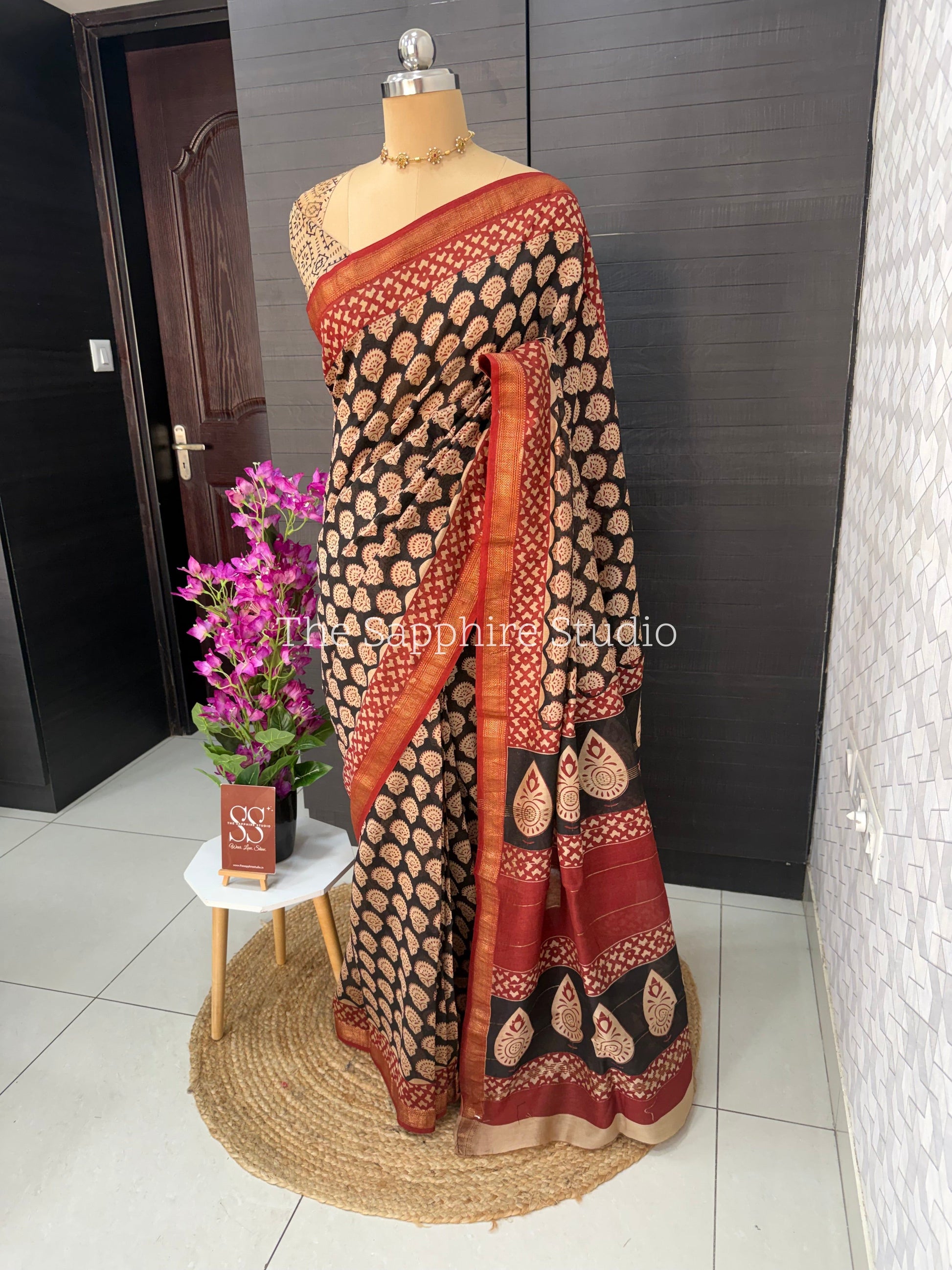 Maheshwari Silk Saree – Black with Beige Motifs & Red Zari Border