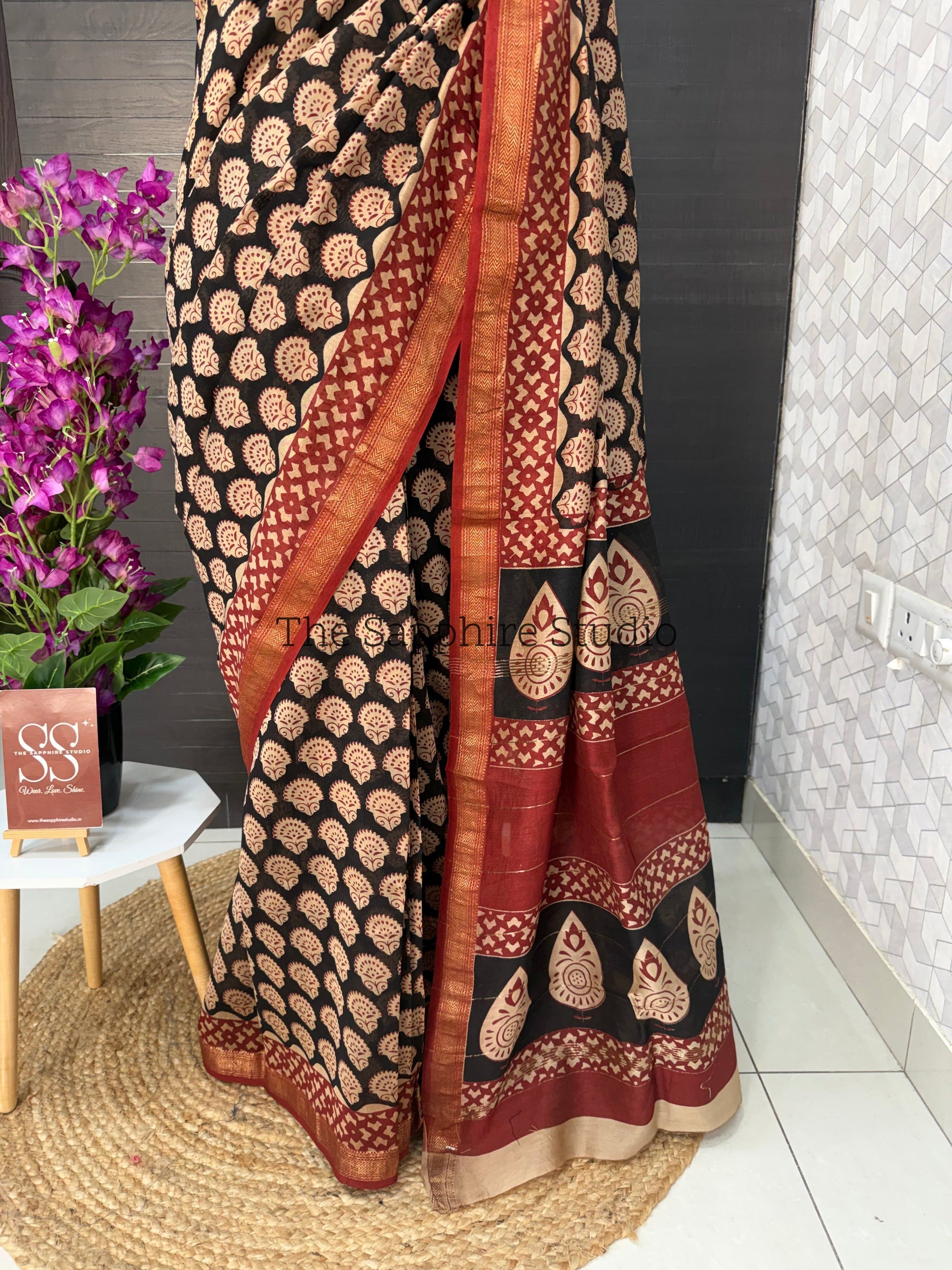 Maheshwari Silk Saree – Black with Beige Motifs & Red Zari Border