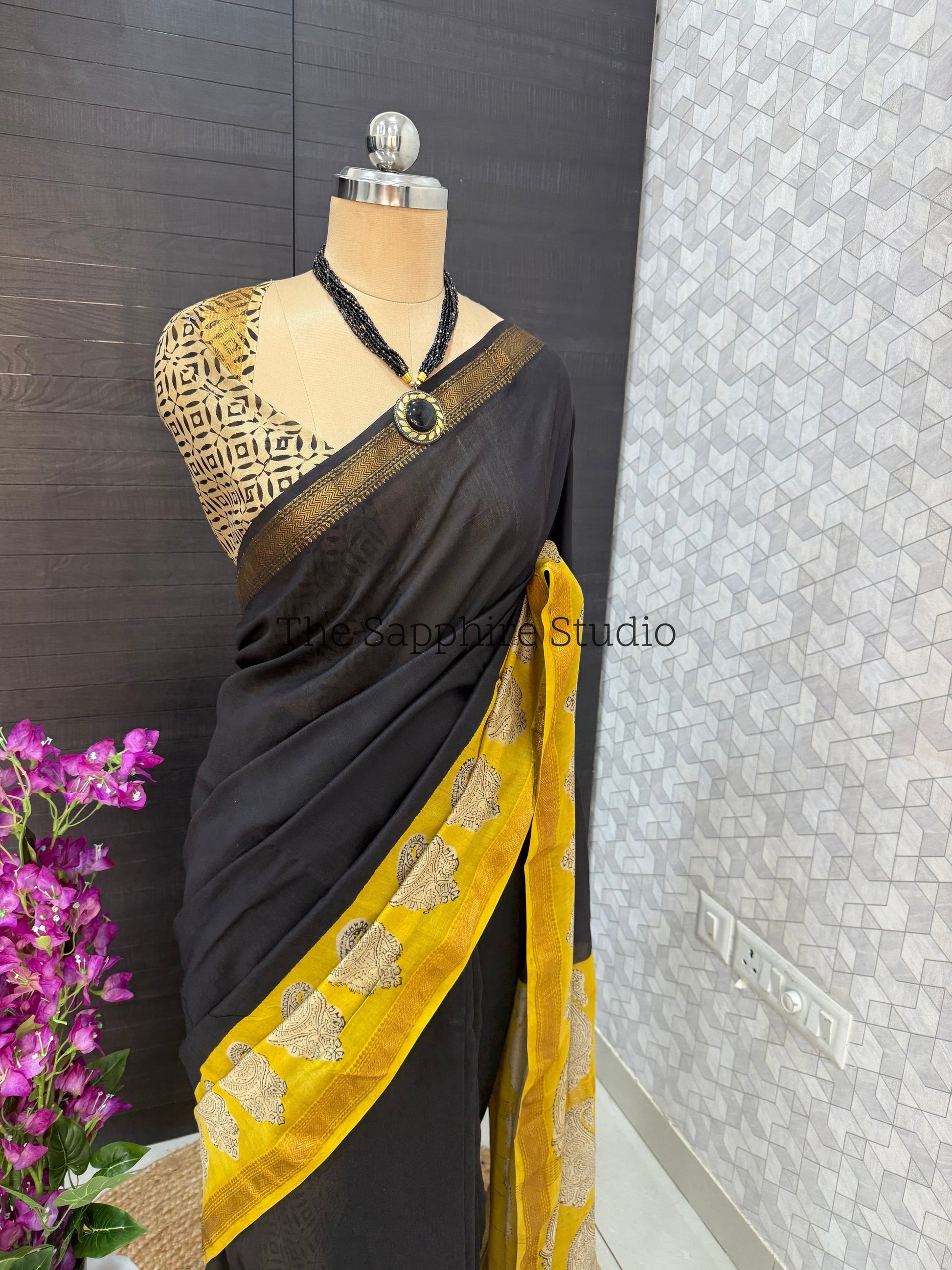 Maheshwari Silk Saree – Black with Yellow Border & Silver Motifs
