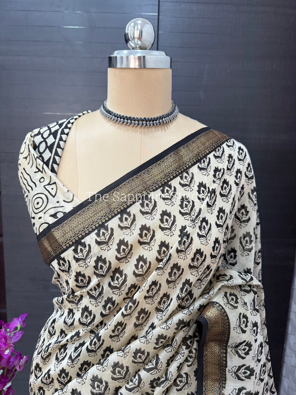 Maheshwari Silk Saree – Mustard Yellow with Black & Ivory Pallu