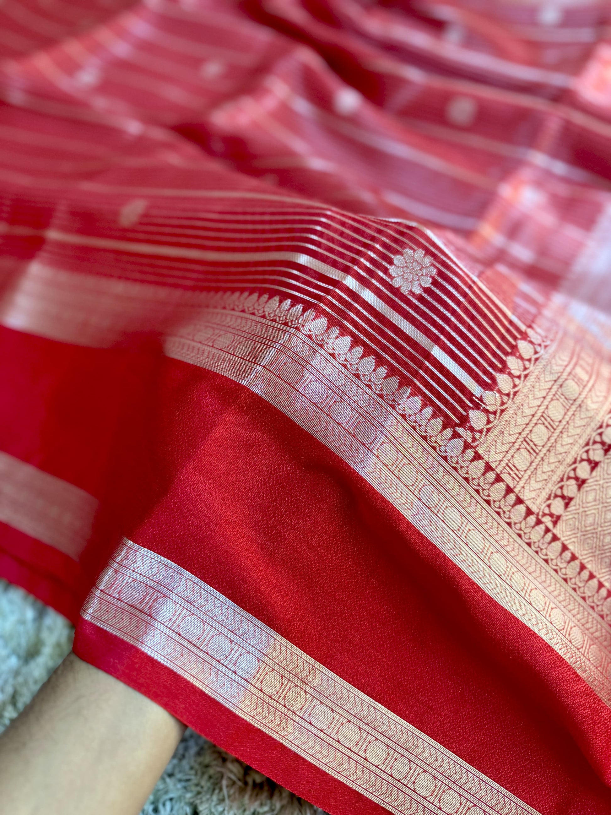 Red Banarasi Chiniya Silk Saree with Zari Buti Weaving ✨
