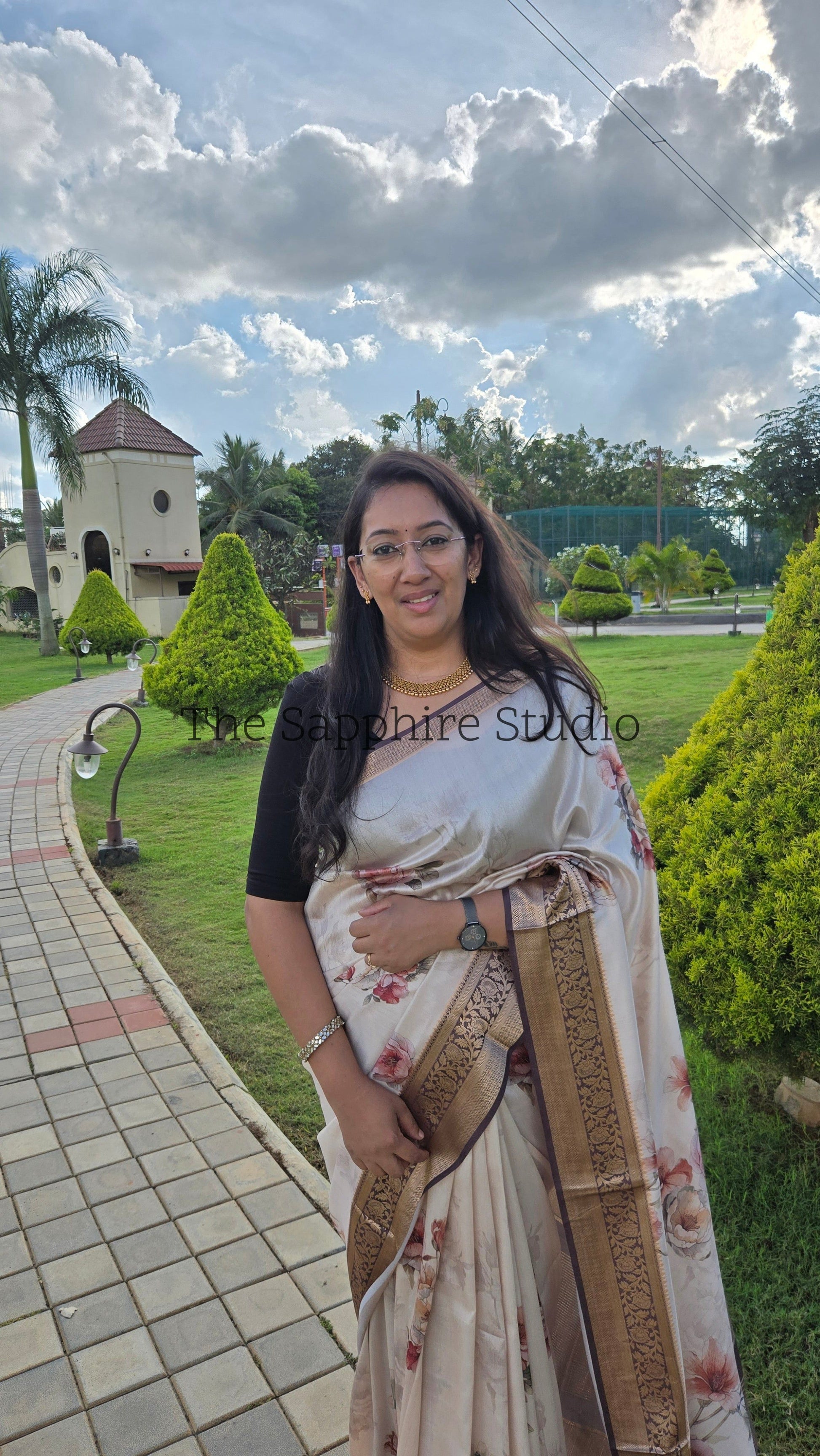 printed silk saree with floral design and zari border, lightweight elegant saree for brunch, family gatherings and festive occasions